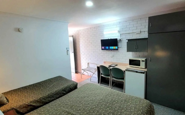 Young Goldrush Motel – Guest Rooms – Young