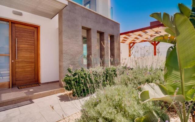 Dream 3bdr villa with private pool near the beach!