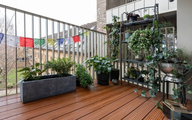 Tranquil & Stylish 1 Bedroom Flat With Private Balcony