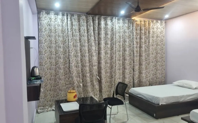 Shri Anand Hotel Berinag