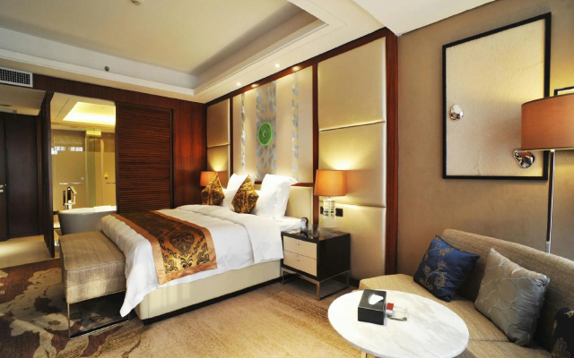 Guolong Hotel