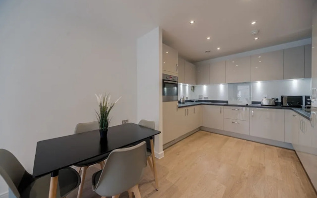 Barking Bright Apartment With 2 Bedrooms