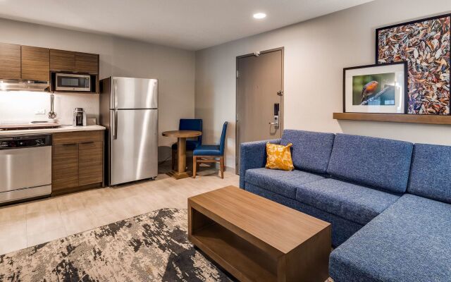 Best Western Plus Bourbonnais Hotel & Suites