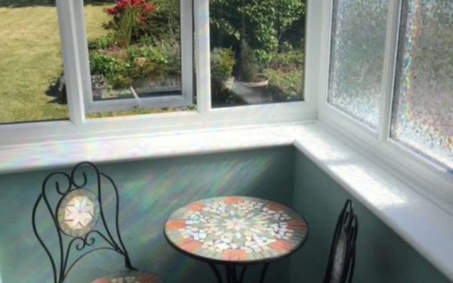 Lovely Spacious Studio Stunning Views Min yr Awel