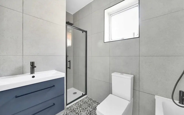 Stunning Flat Near Stratford Shopping Centre