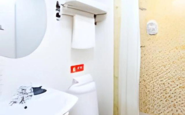 Homeinn Hotel (Shanghai International Tourism and Resort Xiuyan Road Subway Station)