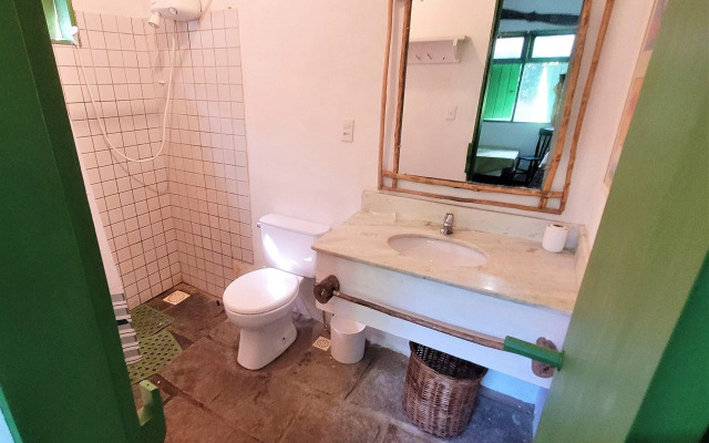 Linda casa com piscina a poucos passos da praia