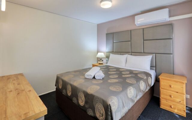 Executive Hideaway Motel