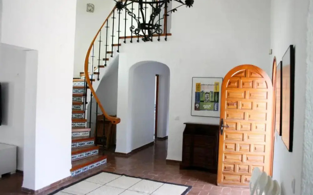 Amazing Villa With Views, Fantastic Bbq Dining Large Pool Area