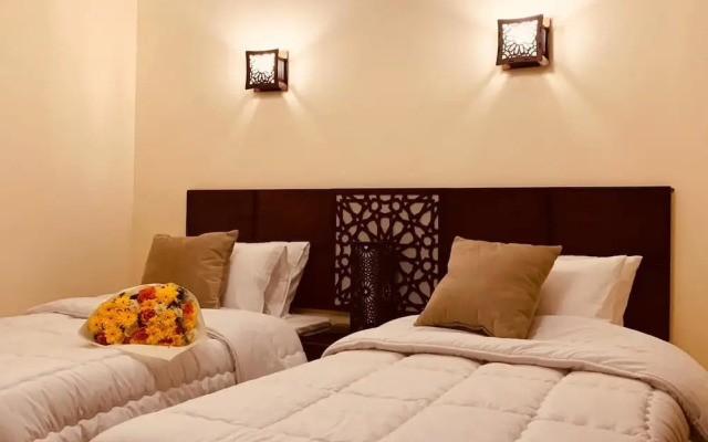 9 Pyramids Inn