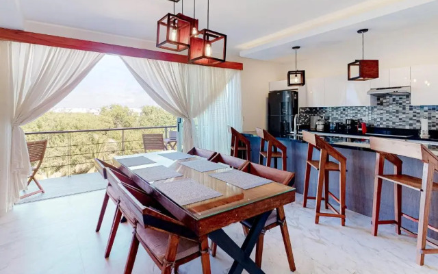 Eight VIP Beach Condo 301