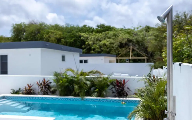NEW Tropical Getaway With BBQ Pool