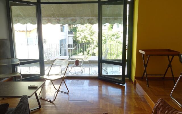 Superb location Athenian apartment