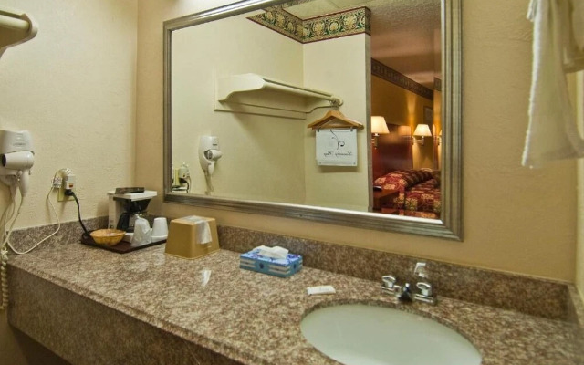 Winnie Inn & Suites