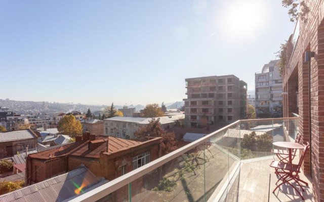 Spacious 3 Bedroomr And 2 Balcony Apartment In The City Center