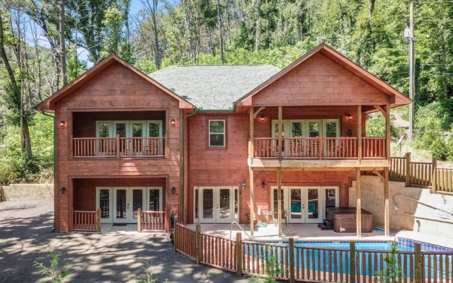 Smoky Mountain Splash, 6 Bedroom, Private Pool, WiFi, Pool Table, Sleeps 18