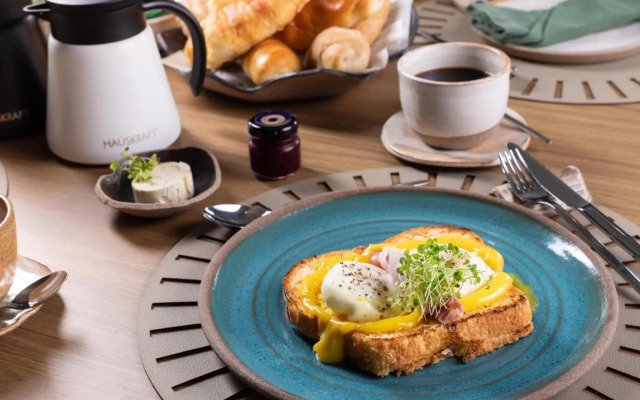 Suryaa Hotel Pinhais, Curio Collection by Hilton