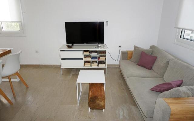 Modern Apartment 10mins from the Beach