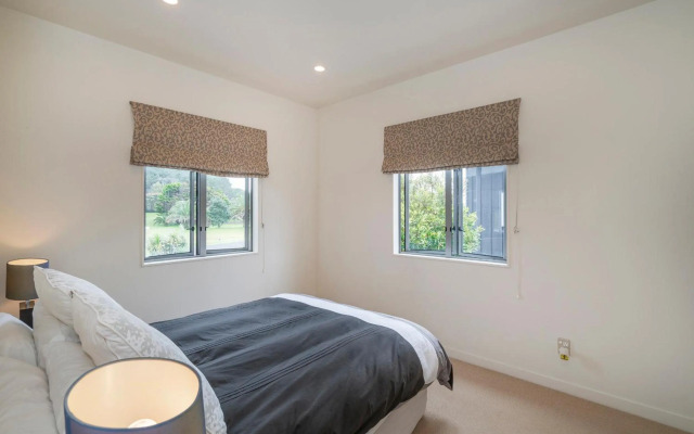 Hosts on the Coast Stay and Play