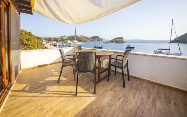 Seaside House With Refreshing View in Gumusluk