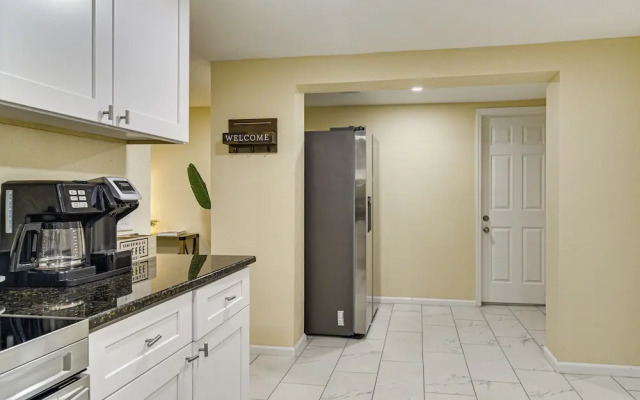 Tropical Tampa Home: Pets Welcome!