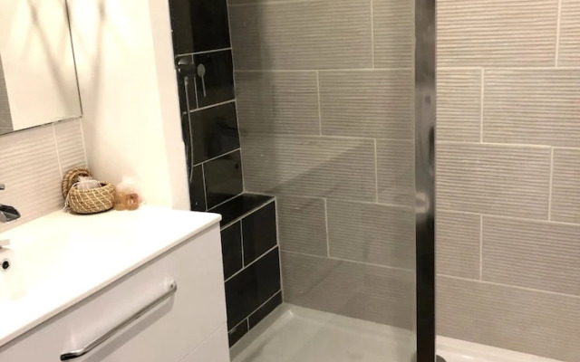 Downtown Living With a View, Ideal for 4