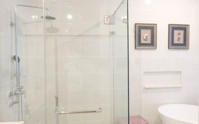 Luxury Spacious St Moritz Presidential Puri