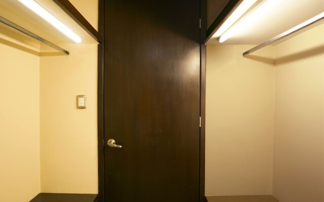 5 BR House with Pool and Private Beach