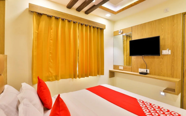 OYO 19501 Hotel Silver Palace