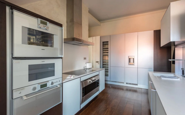 ALTIDO Lux Chiado 2-Floor 3-BR Apartment w/Garage