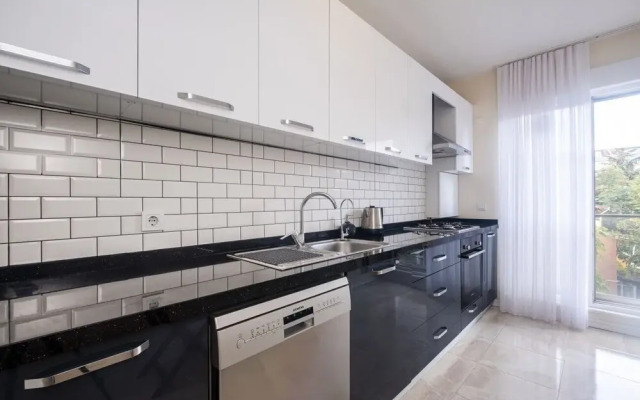 Modern and Central Flat With Balcony in Maltepe