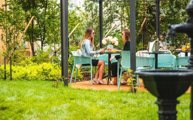 EMPIRENT Garden Suites Residence