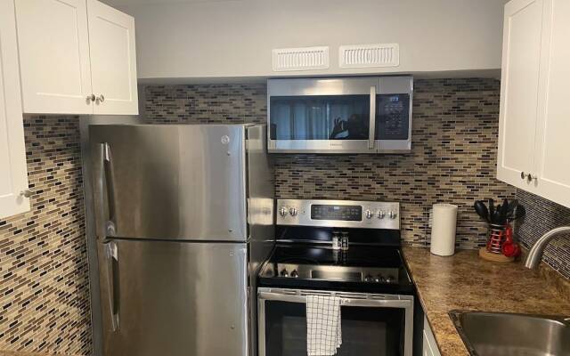 Modern 3 BR Home - Family Friendly