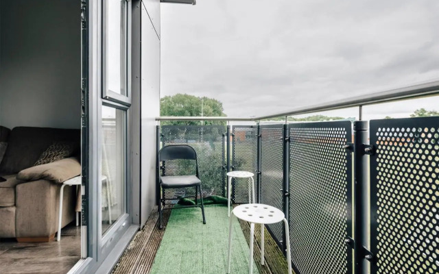 Lloyd St Apartment
