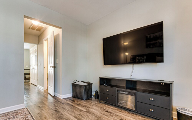 2 Mi to Lenovo Center: Dog-friendly Getaway