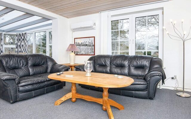 10 Person Holiday Home in Glesborg-by Traum