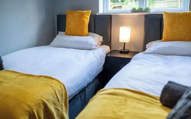 House Sleeps6-garden-petsok-parking-long Stay Disc