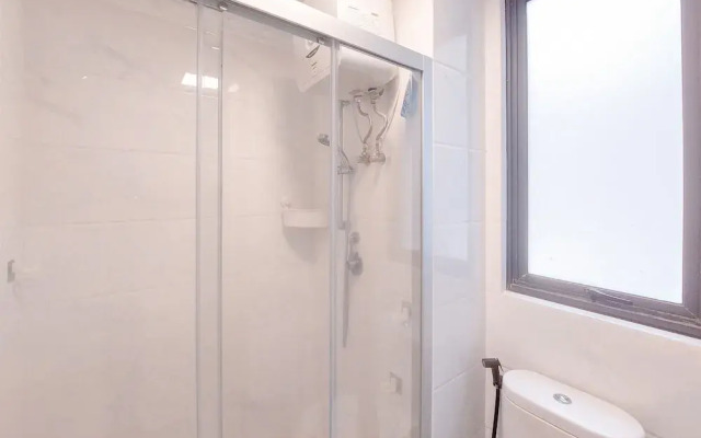 Good Location And Relaxing 2Br Sky House Bsd Apartment