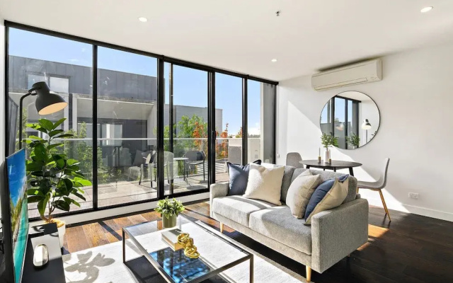 Bright 1BR Apartment Near Maribyrnong River
