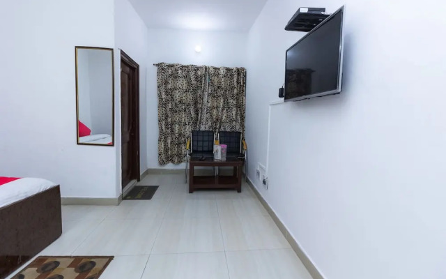 OYO 8951 Hotel Royal Regency