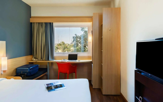 Ibis Paulinia