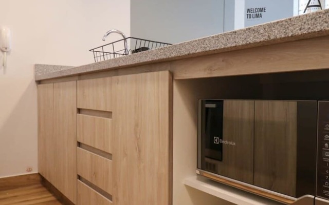 w Perfect 3BR With Balcony in Miraflores