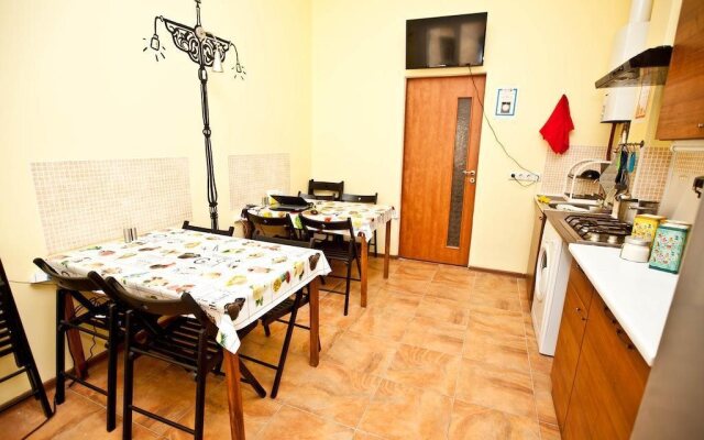 Около Невского