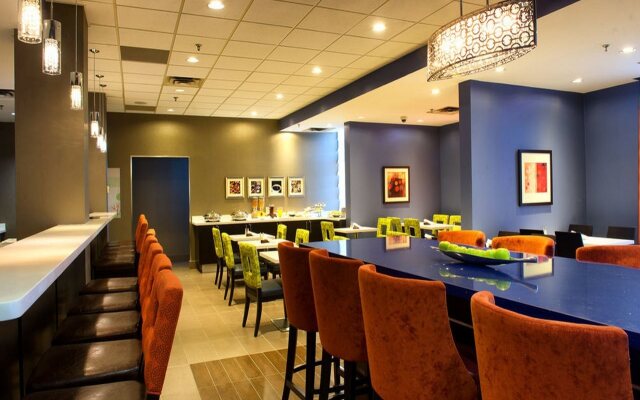 Holiday Inn Hotel & Suites Mississauga by IHG