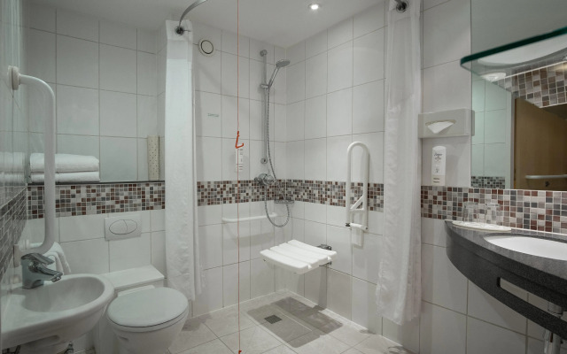 Holiday Inn London Brentford Lock by IHG