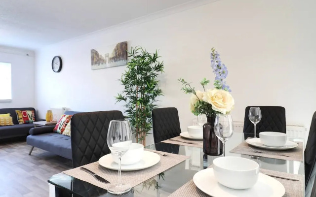 Skyvillion - Valley Way - 3bed House In Stevenage