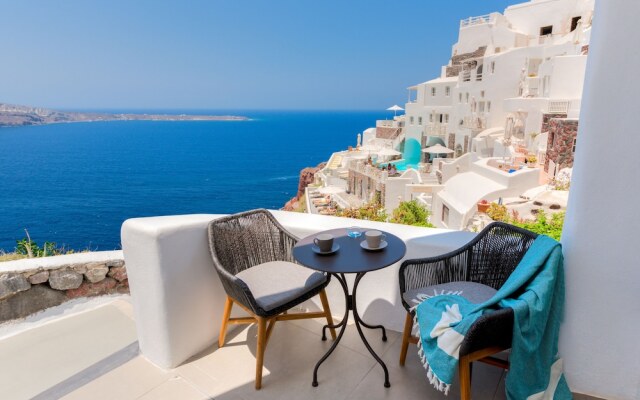 Oia Angle Cavehouse