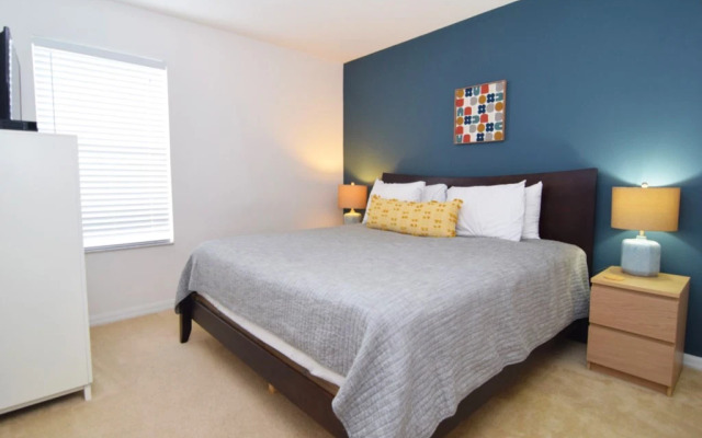 The Shire, Davenport, US