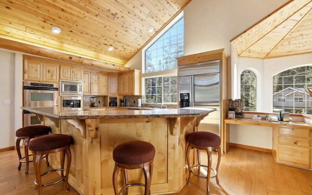 The Lodge on Oaxaco - Epic Man Cave / Billiard Room