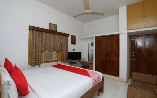 Goroomgo Unique Beach Inn Puri